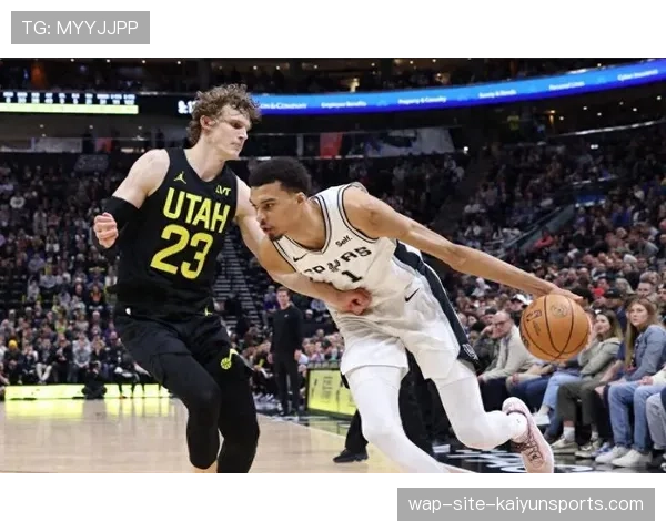 爵士马尔卡宁伤停影响巨大，缺乏空间型四号位导致进攻便秘